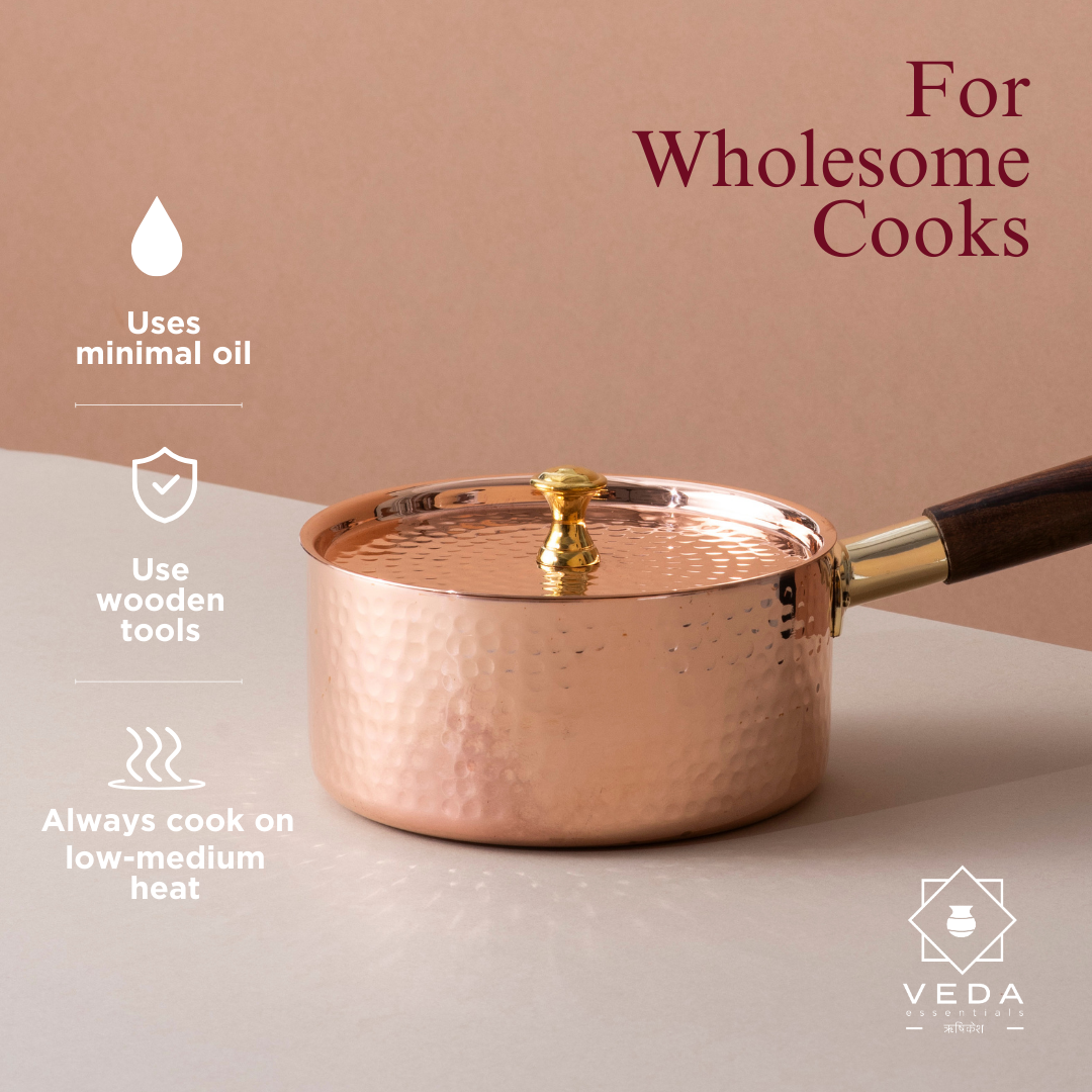 Traditional Copper Sauce Pan with Tin Coating, Lid & Insulated Handle (तांबा का सॉस पैन)