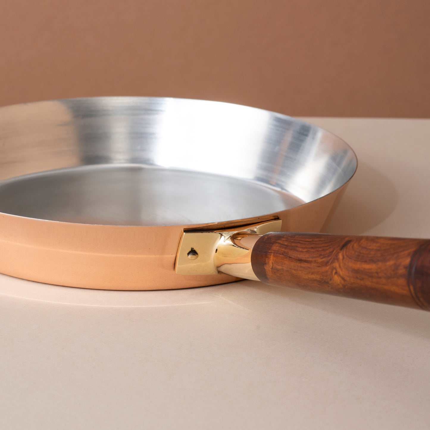 Traditional Copper Fry Pan with Tin Coating and Insulated Handle (तांबा का फ्राई पैन)
